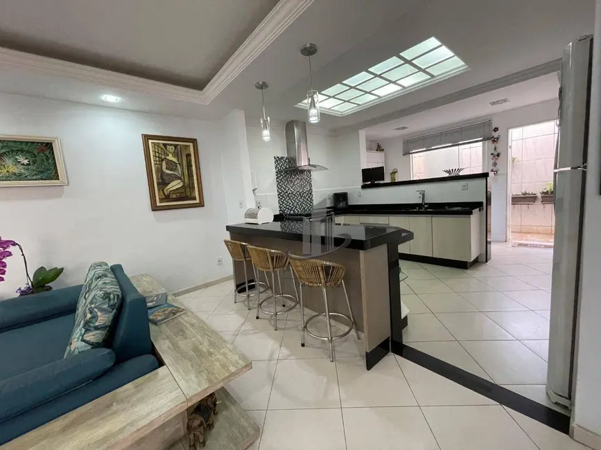 Casa com 4 quartos à venda, 354m2 em Aterrado, Volta Redonda - RJ - imagem 6 Foto 6 de Casa com 4 quartos à venda, 354m2 em Aterrado, Volta Redonda - RJ