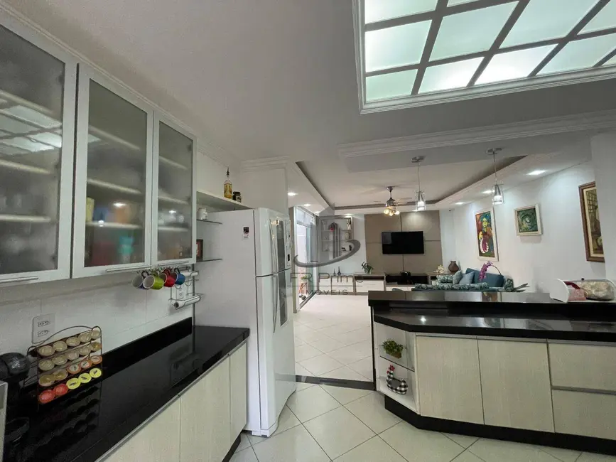 Casa com 4 quartos à venda, 354m2 em Aterrado, Volta Redonda - RJ - imagem 9 Foto 9 de Casa com 4 quartos à venda, 354m2 em Aterrado, Volta Redonda - RJ