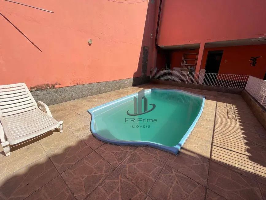 Foto 2 de Casa com 3 quartos à venda, 402m2 em Itatiaia - RJ