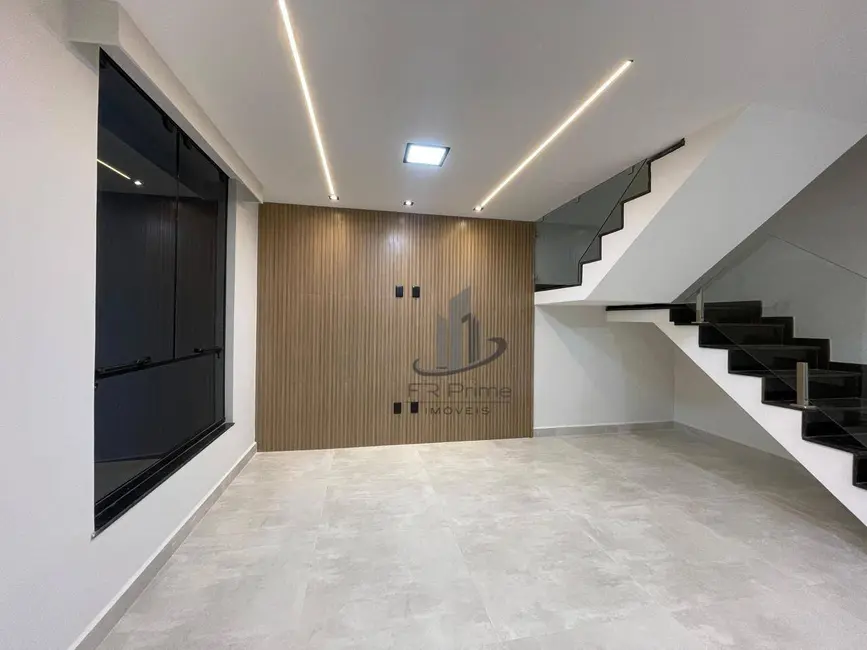 Casa com 3 quartos à venda, 373m2 em Jardim Belvedere, Volta Redonda - RJ - imagem 3 Foto 3 de Casa com 3 quartos à venda, 373m2 em Jardim Belvedere, Volta Redonda - RJ
