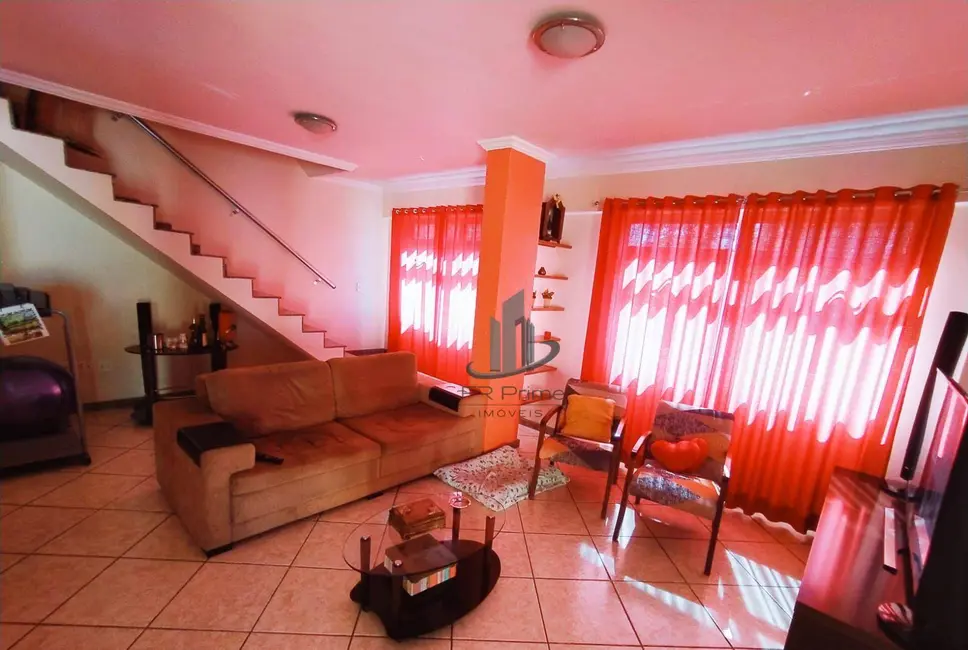 Cobertura com 4 quartos à venda, 213m2 em Jardim Normandia, Volta Redonda - RJ - imagem 3 Foto 3 de Cobertura com 4 quartos à venda, 213m2 em Jardim Normandia, Volta Redonda - RJ