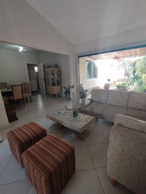 Casa com 4 quartos à venda, 308m2 em Sessenta, Volta Redonda - RJ - imagem 5 Foto 5 de Casa com 4 quartos à venda, 308m2 em Sessenta, Volta Redonda - RJ