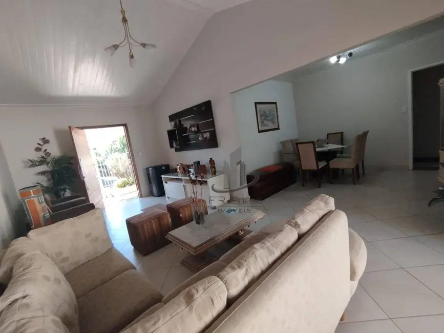 Casa com 4 quartos à venda, 308m2 em Sessenta, Volta Redonda - RJ - imagem 1 Foto 1 de Casa com 4 quartos à venda, 308m2 em Sessenta, Volta Redonda - RJ
