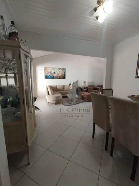 Casa com 4 quartos à venda, 308m2 em Sessenta, Volta Redonda - RJ - imagem 4 Foto 4 de Casa com 4 quartos à venda, 308m2 em Sessenta, Volta Redonda - RJ