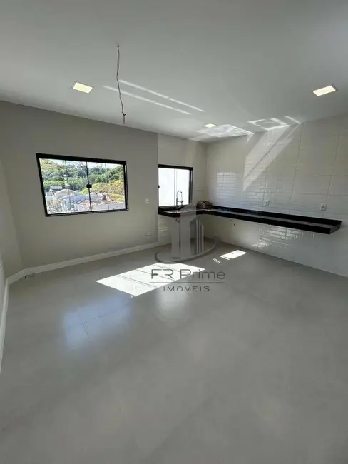Casa com 3 quartos à venda, 180m2 em Jardim Belvedere, Volta Redonda - RJ - imagem 4 Foto 4 de Casa com 3 quartos à venda, 180m2 em Jardim Belvedere, Volta Redonda - RJ