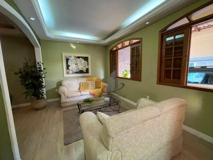 Casa com 4 quartos à venda, 185m2 em Sessenta, Volta Redonda - RJ - imagem 6 Foto 6 de Casa com 4 quartos à venda, 185m2 em Sessenta, Volta Redonda - RJ