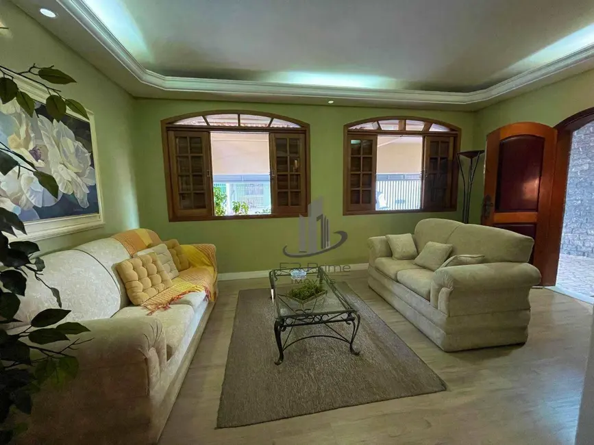 Casa com 4 quartos à venda, 185m2 em Sessenta, Volta Redonda - RJ - imagem 1 Foto 1 de Casa com 4 quartos à venda, 185m2 em Sessenta, Volta Redonda - RJ