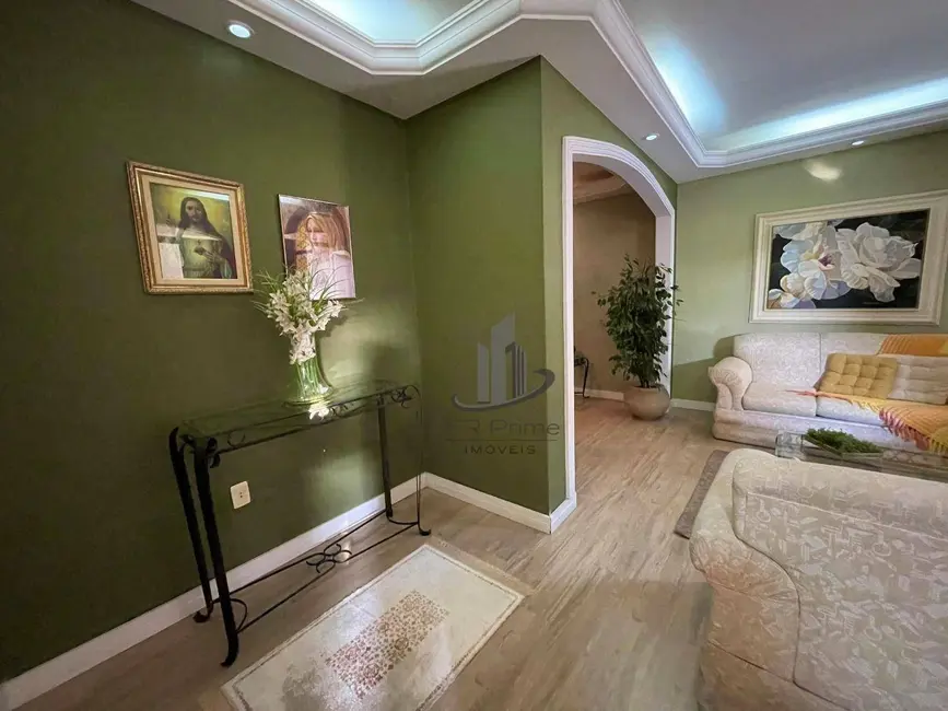 Casa com 4 quartos à venda, 185m2 em Sessenta, Volta Redonda - RJ - imagem 5 Foto 5 de Casa com 4 quartos à venda, 185m2 em Sessenta, Volta Redonda - RJ