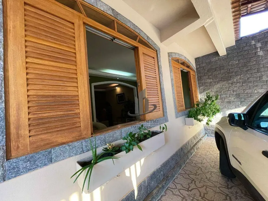 Casa com 4 quartos à venda, 185m2 em Sessenta, Volta Redonda - RJ - imagem 3 Foto 3 de Casa com 4 quartos à venda, 185m2 em Sessenta, Volta Redonda - RJ