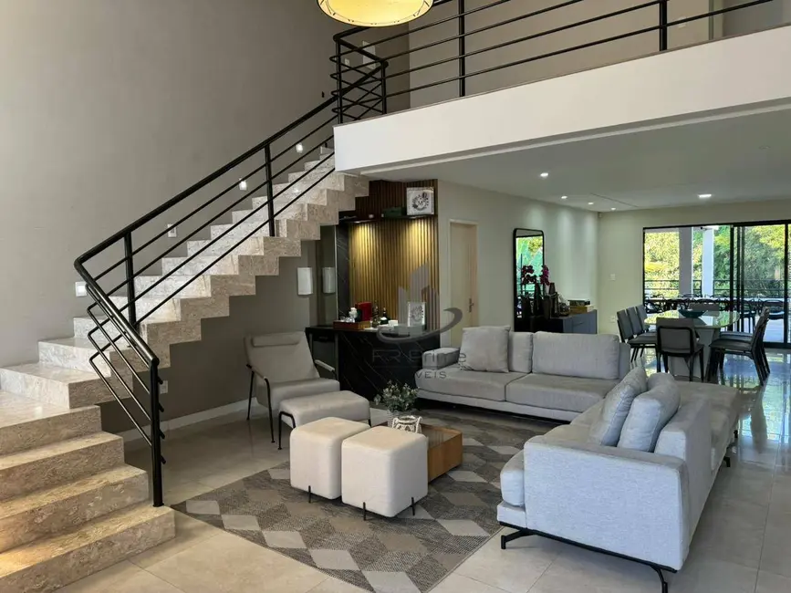 Casa com 3 quartos à venda, 429m2 em Pinheiral - RJ - imagem 2 Foto 2 de Casa com 3 quartos à venda, 429m2 em Pinheiral - RJ