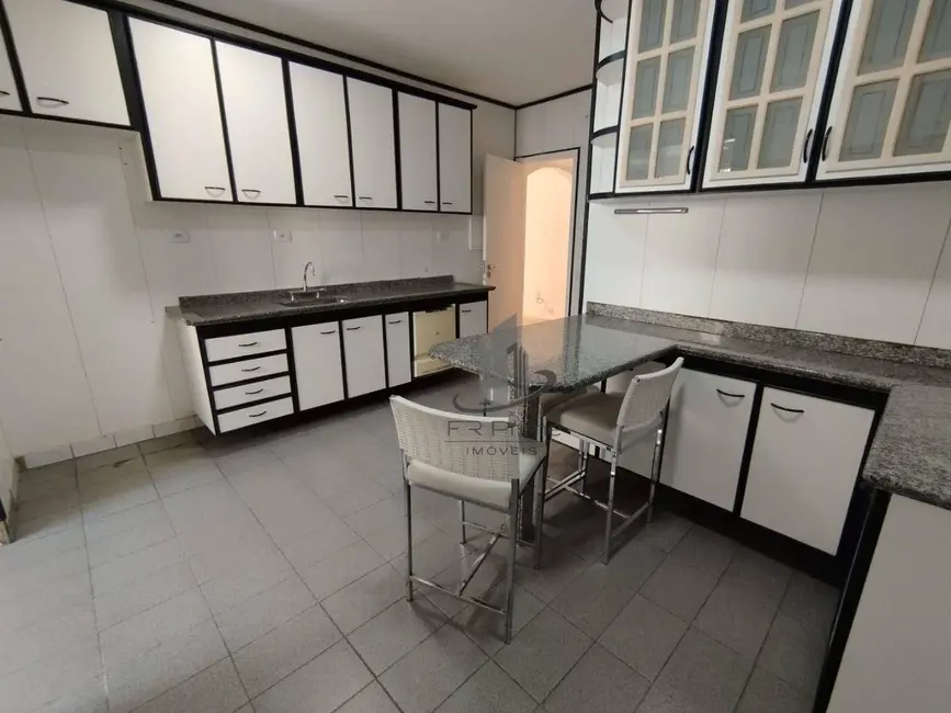 Apartamento com 3 quartos à venda, 108m2 em Aterrado, Volta Redonda - RJ - imagem 6 Foto 6 de Apartamento com 3 quartos à venda, 108m2 em Aterrado, Volta Redonda - RJ