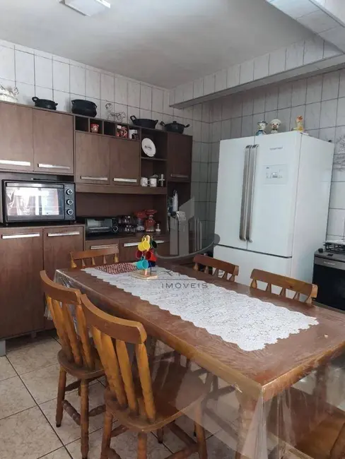 Casa com 2 quartos à venda, 221m2 em Jardim Cidade do Aço, Volta Redonda - RJ - imagem 4 Foto 4 de Casa com 2 quartos à venda, 221m2 em Jardim Cidade do Aço, Volta Redonda - RJ