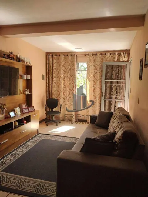 Casa com 2 quartos à venda, 221m2 em Jardim Cidade do Aço, Volta Redonda - RJ - imagem 1 Foto 1 de Casa com 2 quartos à venda, 221m2 em Jardim Cidade do Aço, Volta Redonda - RJ