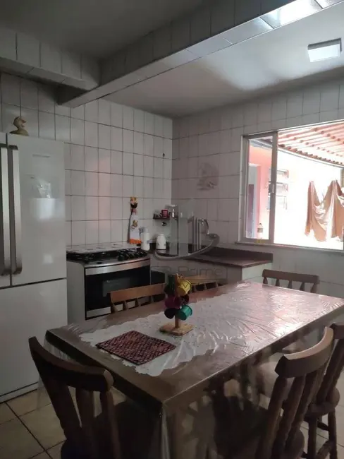 Casa com 2 quartos à venda, 221m2 em Jardim Cidade do Aço, Volta Redonda - RJ - imagem 6 Foto 6 de Casa com 2 quartos à venda, 221m2 em Jardim Cidade do Aço, Volta Redonda - RJ