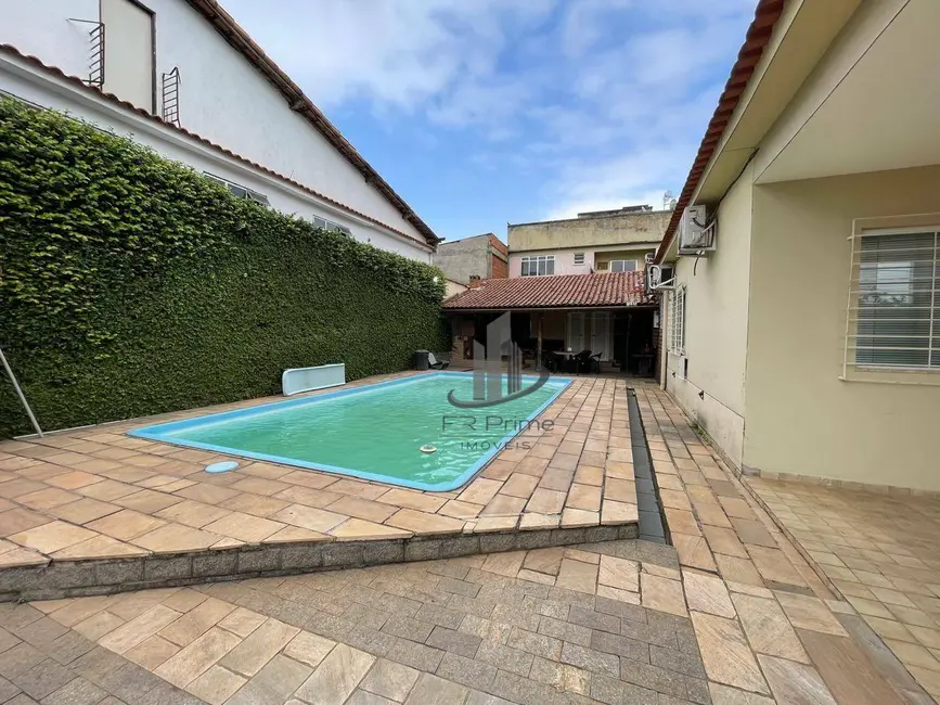 Casa com 3 quartos à venda, 371m2 em Jardim Amália, Volta Redonda - RJ - imagem 3 Foto 3 de Casa com 3 quartos à venda, 371m2 em Jardim Amália, Volta Redonda - RJ
