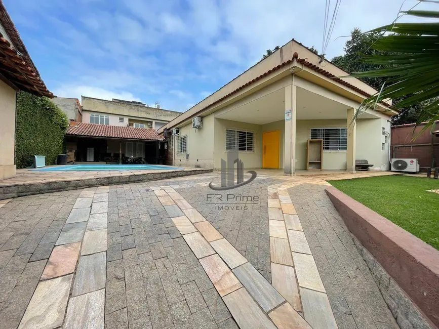 Foto 1 de Casa com 3 quartos à venda, 371m2 em Jardim Amália, Volta Redonda - RJ