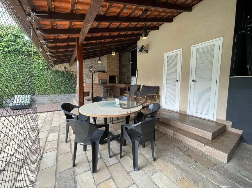 Casa com 3 quartos à venda, 371m2 em Jardim Amália, Volta Redonda - RJ - imagem 8 Foto 8 de Casa com 3 quartos à venda, 371m2 em Jardim Amália, Volta Redonda - RJ