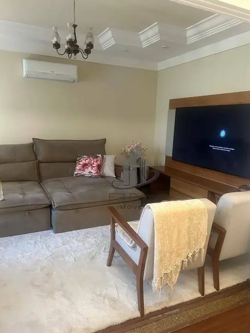 Casa com 3 quartos à venda, 205m2 em Jardim Vila Rica - Tiradentes, Volta Redonda - RJ - imagem 2 Foto 2 de Casa com 3 quartos à venda, 205m2 em Jardim Vila Rica - Tiradentes, Volta Redonda - RJ