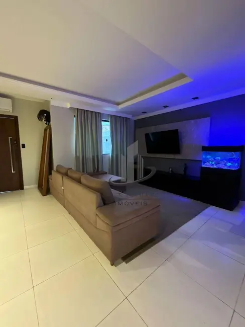 Casa com 2 quartos à venda, 220m2 em Jardim Belvedere, Volta Redonda - RJ - imagem 2 Foto 2 de Casa com 2 quartos à venda, 220m2 em Jardim Belvedere, Volta Redonda - RJ