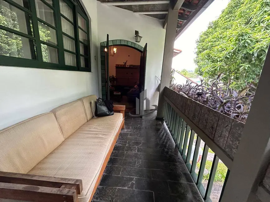 Casa com 3 quartos à venda, 280m2 em Vila Santa Cecília, Volta Redonda - RJ - imagem 4 Foto 4 de Casa com 3 quartos à venda, 280m2 em Vila Santa Cecília, Volta Redonda - RJ