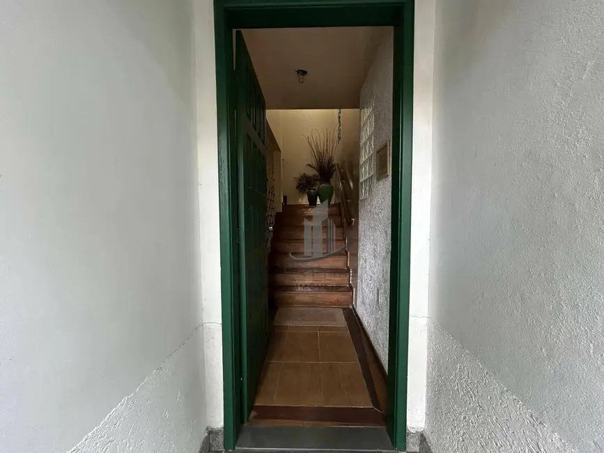 Foto 2 de Casa com 3 quartos à venda, 280m2 em Vila Santa Cecília, Volta Redonda - RJ