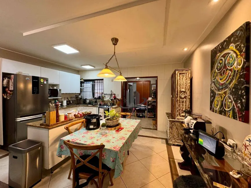 Foto 4 de Casa com 3 quartos à venda, 214m2 em Jardim Tiradentes, Volta Redonda - RJ