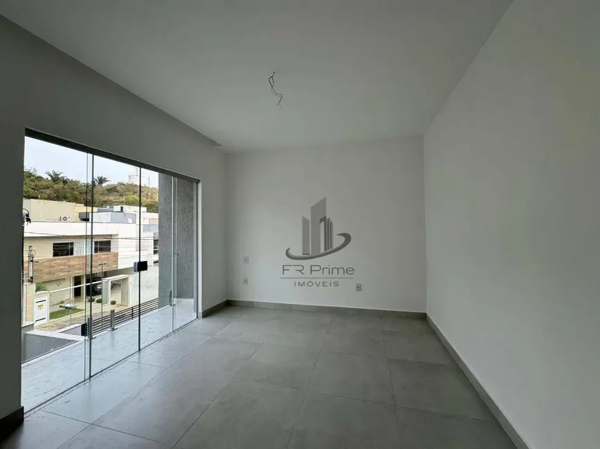 Casa com 3 quartos à venda, 180m2 em Jardim Belvedere, Volta Redonda - RJ - imagem 8 Foto 8 de Casa com 3 quartos à venda, 180m2 em Jardim Belvedere, Volta Redonda - RJ