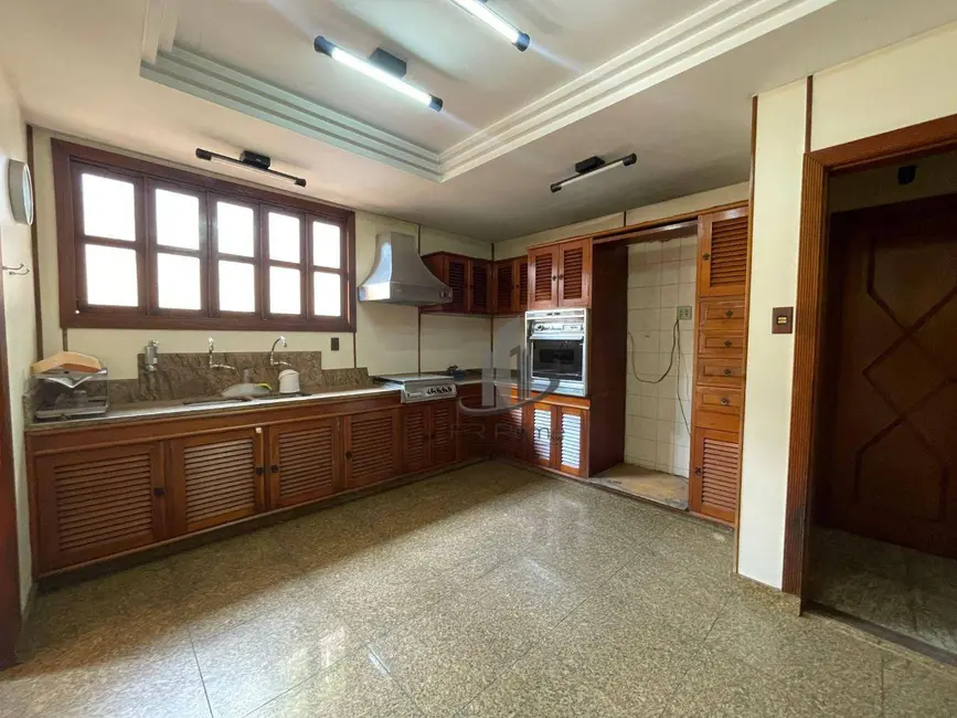 Casa com 3 quartos à venda e para alugar, 548m2 em Vila Santa Cecília, Volta Redonda - RJ - imagem 3 Foto 3 de Casa com 3 quartos à venda e para alugar, 548m2 em Vila Santa Cecília, Volta Redonda - RJ