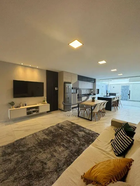 Foto 1 de Casa com 3 quartos à venda, 160m2 em Jardim Belvedere, Volta Redonda - RJ