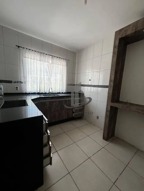 Casa com 2 quartos à venda, 151m2 em Roma, Volta Redonda - RJ - imagem 3 Foto 3 de Casa com 2 quartos à venda, 151m2 em Roma, Volta Redonda - RJ
