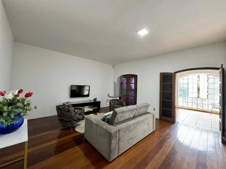 Foto 1 de Casa de Condomínio com 5 quartos para alugar, 241m2 em Laranjal, Volta Redonda - RJ
