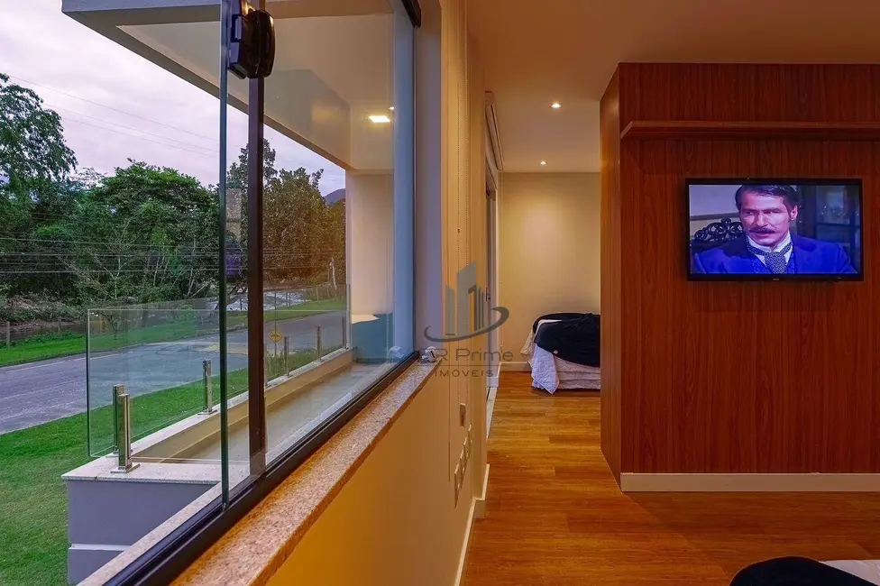 Foto 8 de Casa com 4 quartos à venda, 350m2 em Bracuí (Cunhambebe), Angra Dos Reis - RJ