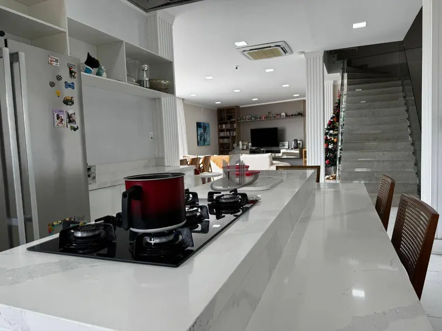 Casa com 4 quartos à venda e para alugar, 739m2 em Volta Redonda - RJ - imagem 7 Foto 7 de Casa com 4 quartos à venda e para alugar, 739m2 em Volta Redonda - RJ