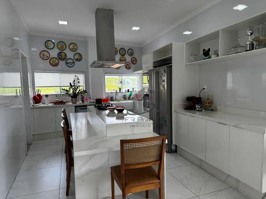 Casa com 4 quartos à venda e para alugar, 739m2 em Volta Redonda - RJ - imagem 6 Foto 6 de Casa com 4 quartos à venda e para alugar, 739m2 em Volta Redonda - RJ