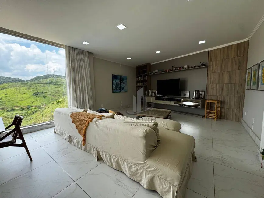 Foto 2 de Casa com 4 quartos à venda e para alugar, 739m2 em Volta Redonda - RJ
