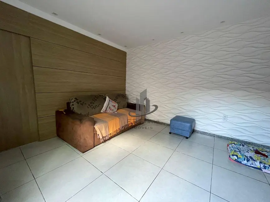 Casa de Condomínio com 3 quartos à venda, 180m2 em Barreira Cravo, Volta Redonda - RJ - imagem 3 Foto 3 de Casa de Condomínio com 3 quartos à venda, 180m2 em Barreira Cravo, Volta Redonda - RJ