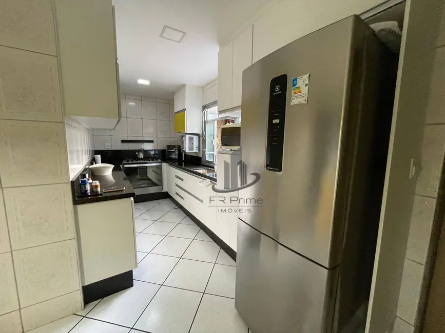 Casa de Condomínio com 3 quartos à venda, 180m2 em Barreira Cravo, Volta Redonda - RJ - imagem 4 Foto 4 de Casa de Condomínio com 3 quartos à venda, 180m2 em Barreira Cravo, Volta Redonda - RJ