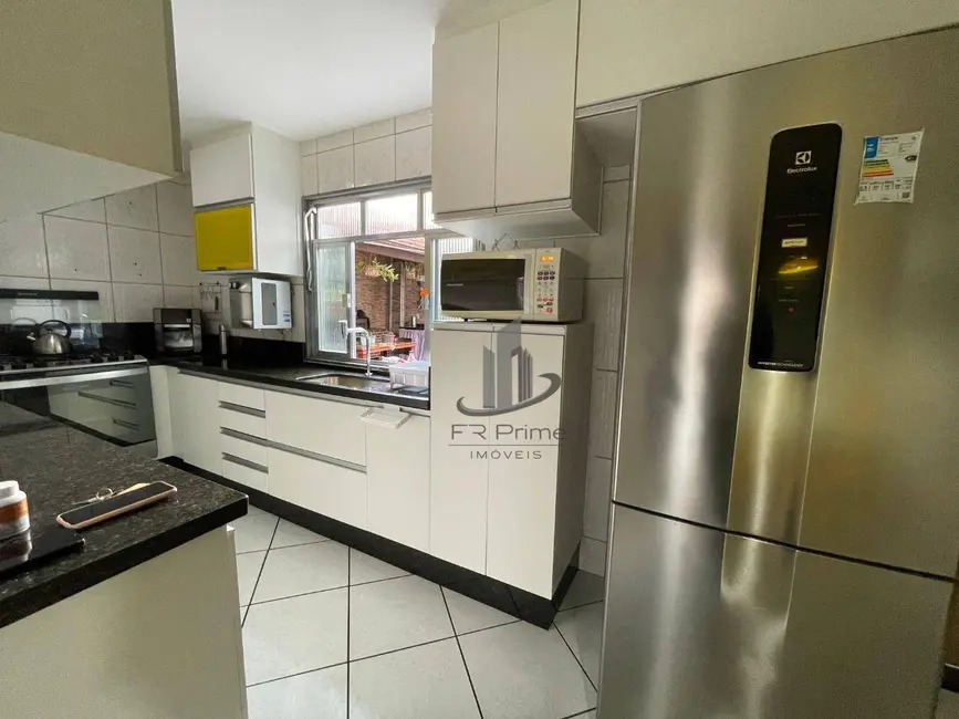 Casa de Condomínio com 3 quartos à venda, 180m2 em Barreira Cravo, Volta Redonda - RJ - imagem 6 Foto 6 de Casa de Condomínio com 3 quartos à venda, 180m2 em Barreira Cravo, Volta Redonda - RJ
