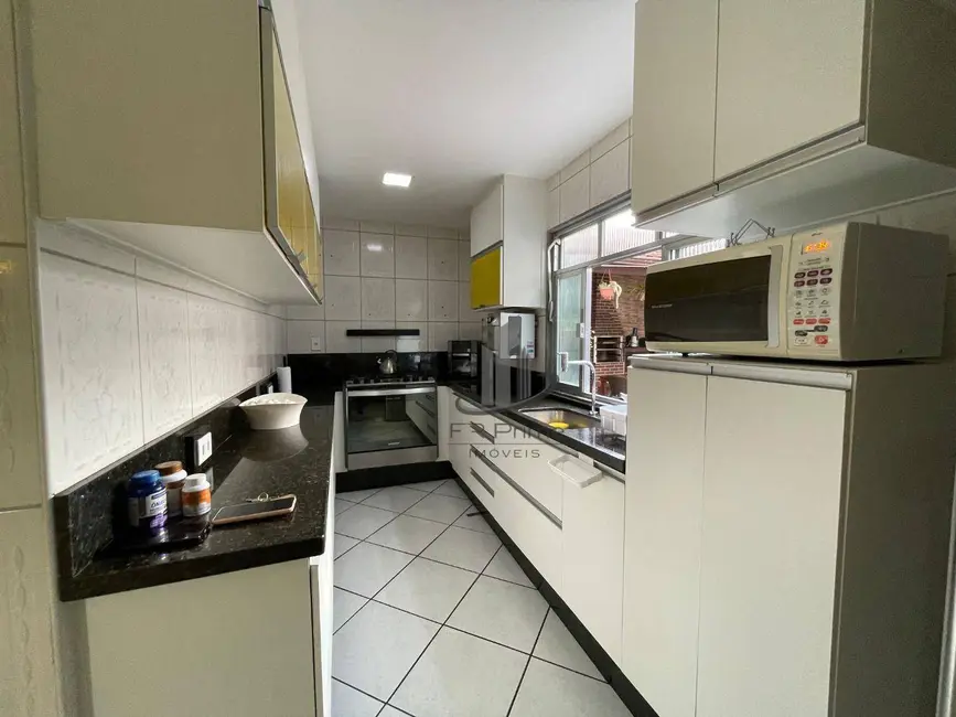 Casa de Condomínio com 3 quartos à venda, 180m2 em Barreira Cravo, Volta Redonda - RJ - imagem 7 Foto 7 de Casa de Condomínio com 3 quartos à venda, 180m2 em Barreira Cravo, Volta Redonda - RJ