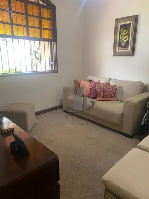 Foto 3 de Casa com 3 quartos à venda, 261m2 em Vila Santa Cecília, Volta Redonda - RJ
