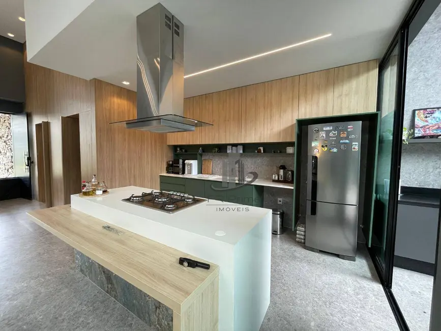 Casa de Condomínio com 3 quartos à venda, 447m2 em Volta Redonda - RJ - imagem 5 Foto 5 de Casa de Condomínio com 3 quartos à venda, 447m2 em Volta Redonda - RJ