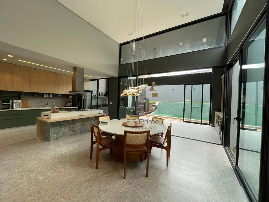 Casa de Condomínio com 3 quartos à venda, 447m2 em Volta Redonda - RJ - imagem 3 Foto 3 de Casa de Condomínio com 3 quartos à venda, 447m2 em Volta Redonda - RJ