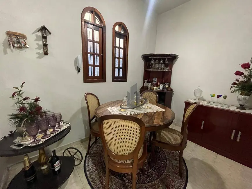 Casa de Condomínio com 2 quartos à venda, 270m2 em Jardim Amália, Volta Redonda - RJ - imagem 4 Foto 4 de Casa de Condomínio com 2 quartos à venda, 270m2 em Jardim Amália, Volta Redonda - RJ
