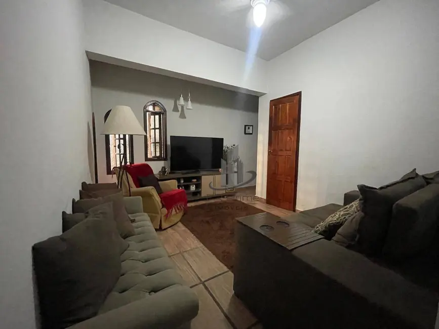 Casa de Condomínio com 2 quartos à venda, 270m2 em Jardim Amália, Volta Redonda - RJ - imagem 2 Foto 2 de Casa de Condomínio com 2 quartos à venda, 270m2 em Jardim Amália, Volta Redonda - RJ