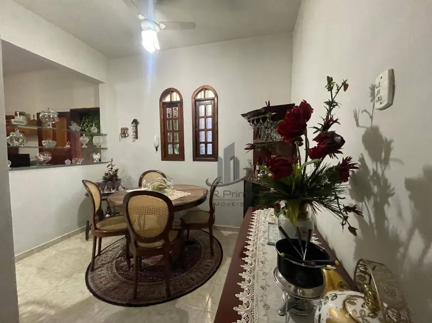 Casa de Condomínio com 2 quartos à venda, 270m2 em Jardim Amália, Volta Redonda - RJ - imagem 3 Foto 3 de Casa de Condomínio com 2 quartos à venda, 270m2 em Jardim Amália, Volta Redonda - RJ