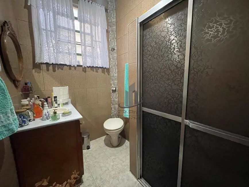Casa de Condomínio com 2 quartos à venda, 270m2 em Jardim Amália, Volta Redonda - RJ - imagem 9 Foto 9 de Casa de Condomínio com 2 quartos à venda, 270m2 em Jardim Amália, Volta Redonda - RJ