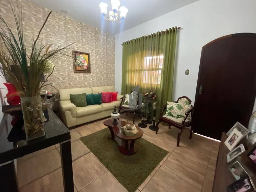 Casa de Condomínio com 2 quartos à venda, 270m2 em Jardim Amália, Volta Redonda - RJ - imagem 1 Foto 1 de Casa de Condomínio com 2 quartos à venda, 270m2 em Jardim Amália, Volta Redonda - RJ