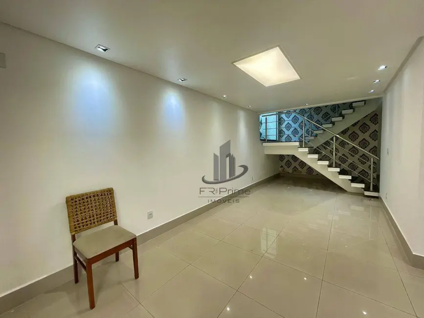 Casa com 4 quartos à venda, 300m2 em Jardim Amália, Volta Redonda - RJ - imagem 4 Foto 4 de Casa com 4 quartos à venda, 300m2 em Jardim Amália, Volta Redonda - RJ