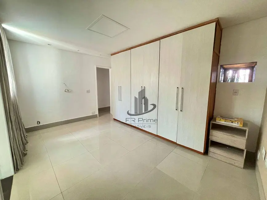 Casa com 4 quartos à venda, 300m2 em Jardim Amália, Volta Redonda - RJ - imagem 8 Foto 8 de Casa com 4 quartos à venda, 300m2 em Jardim Amália, Volta Redonda - RJ