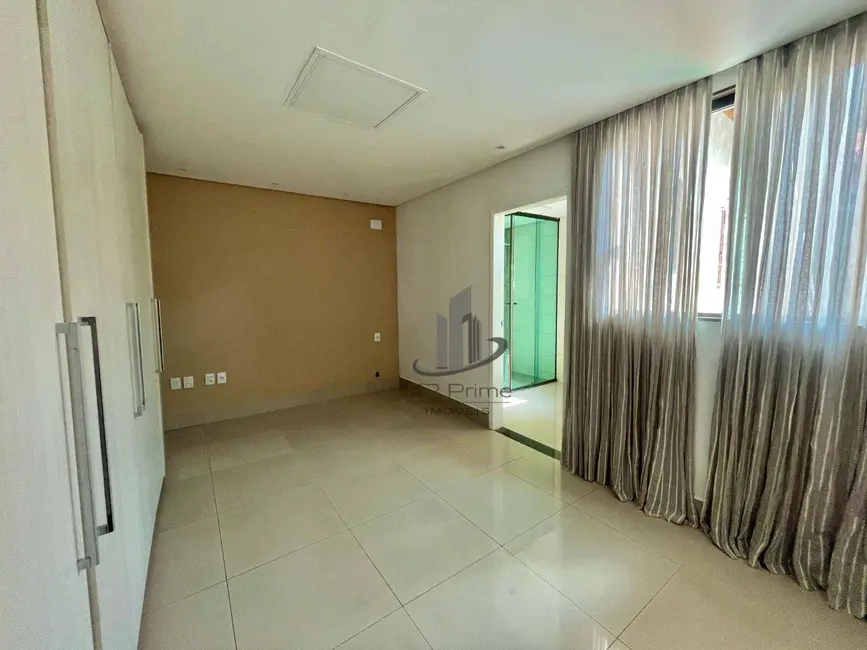 Casa com 4 quartos à venda, 300m2 em Jardim Amália, Volta Redonda - RJ - imagem 7 Foto 7 de Casa com 4 quartos à venda, 300m2 em Jardim Amália, Volta Redonda - RJ